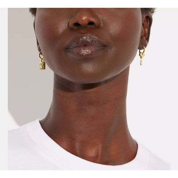 COACH Earrings Quilted Padlock Key Mismatch Earrings Gold Signature Logo - Picture 4 of 12